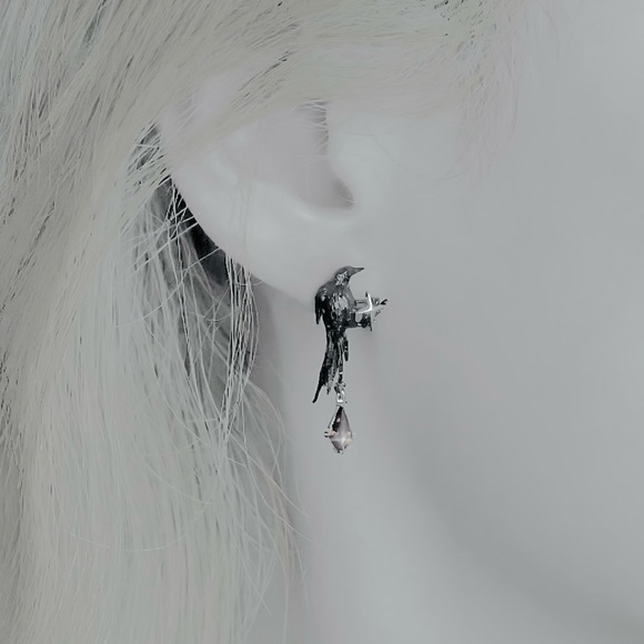 “Raven” Edgar Poe Perched Crow Bird Star Blood Droplet Macabre Gothic Grim Studs - Picture 3 of 16